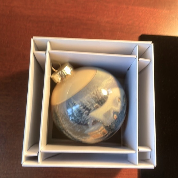 Thomas Kinkade 2011 Limited Edition Holiday Glass Ornament - Picture 4 of 9